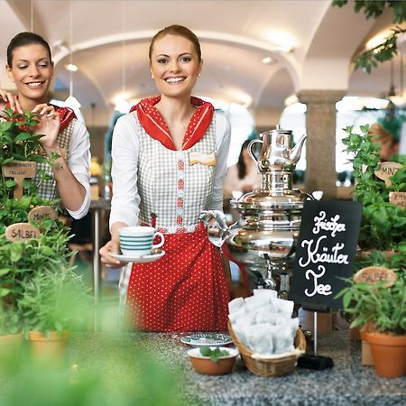 Готель Landzeit Restaurant Voralpenkreuz Заттледт Екстер'єр фото
