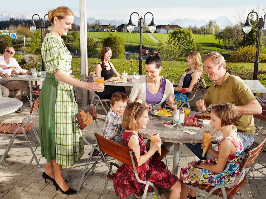 Готель Landzeit Restaurant Voralpenkreuz Заттледт Екстер'єр фото
